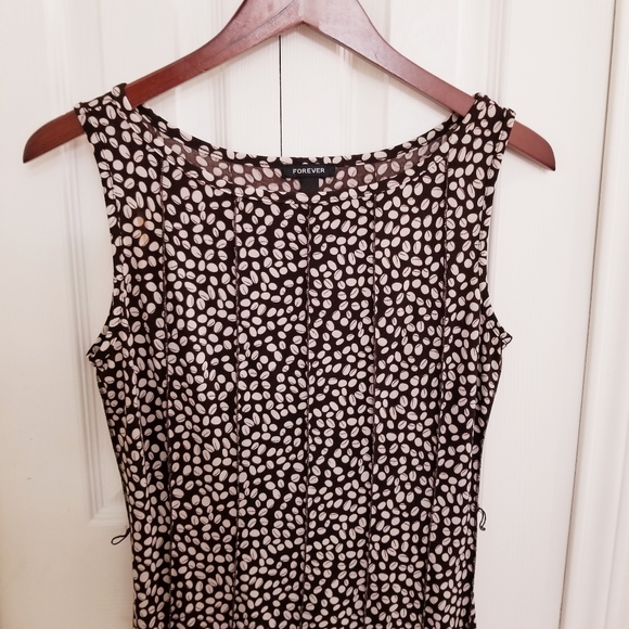 Forever 21, Pleated, Leaf Print Dress in Brown and - Picture 6 of 7